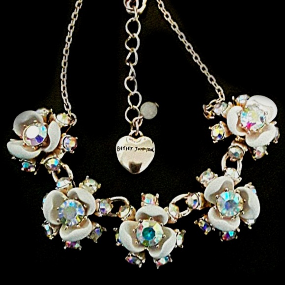 Betsey Johnson Jewelry - NWOT! BETSEY JOHNSON Floral Goldtone Necklace